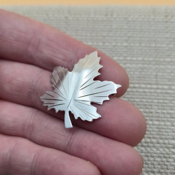 Sterling Silver Canadian Maple Leaf Pin Brooch A4666 - Picture 3 of 7